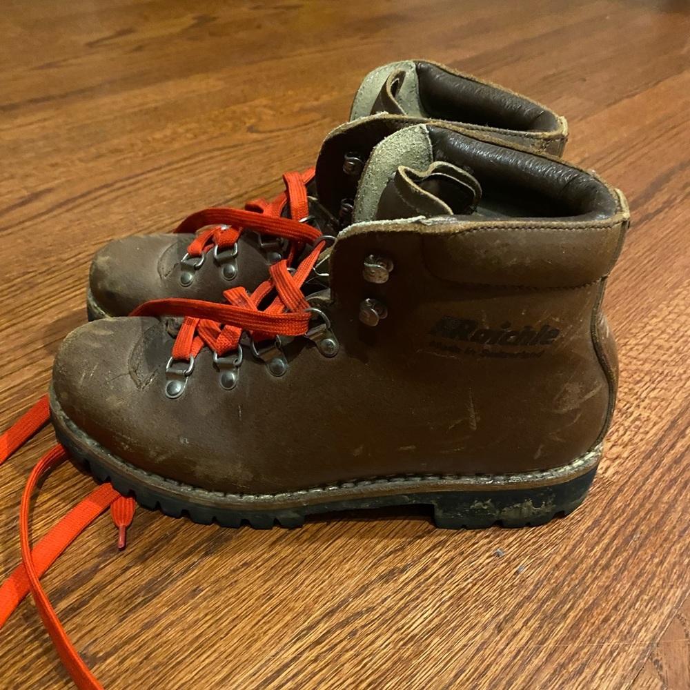 Raichle vintage brown leather hiking boots
